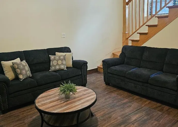 Gold Coast Downtown Sleeps 20