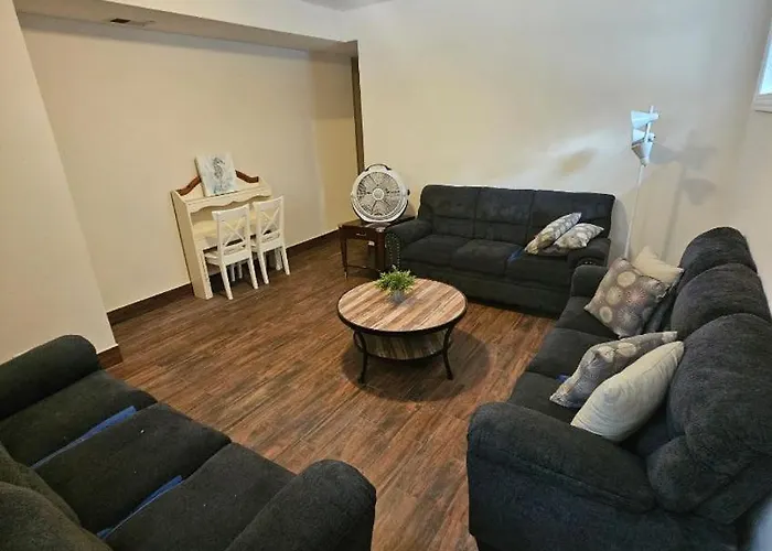 Gold Coast Downtown Sleeps 20 Apartment