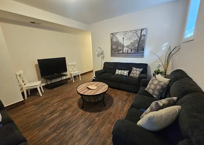 Gold Coast Downtown Sleeps 20