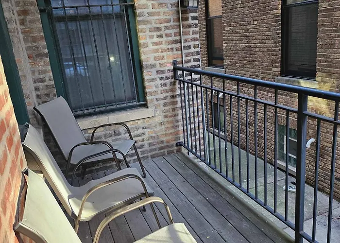Gold Coast Downtown Sleeps 20